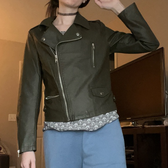 🫒 Olive Pleather Jacket - Picture 3 of 7